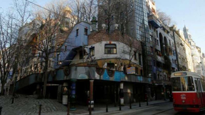  Terrassencafe im Hundertwasserhaus, sebuah kafe di Wina