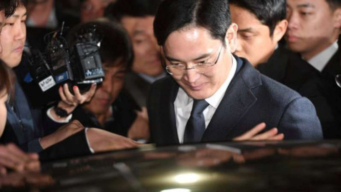 Bos Samsung Lee Jae-yong ditahan atas tuduhan terlibat korupsi.