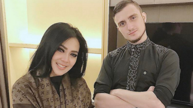 Syahrini dan Fatih Seferagic 