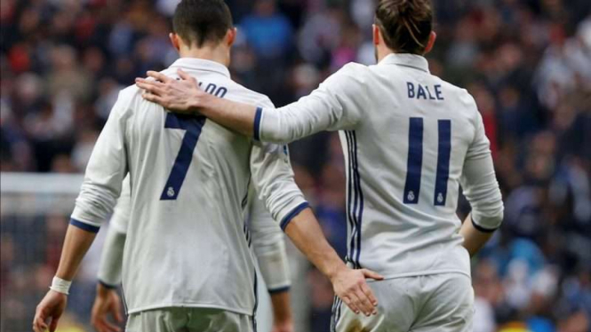 Megabintang Real Madrid, Gareth Bale, rayakan gol bersama Cristiano Ronaldo.