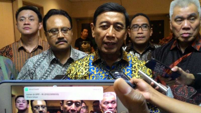 Gus Ipul mendampingi Wiranto di Surabaya, Jawa Timur, Sabtu, 18 Februari 2017