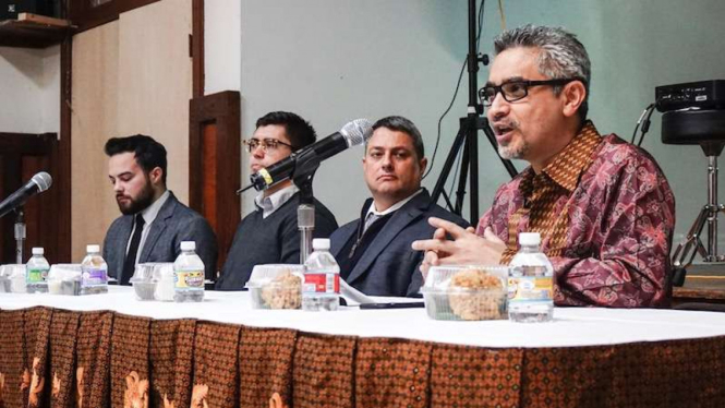 Konsul Jenderal RI di Kota New York Abdulkadir Jailani (kanan) dalam pertemuan dengan masyarakat Indonesia dan pejabat Kota New York di Queens, 18 Februari 2017.