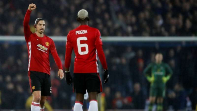 Penyerang Manchester United, Zlatan Ibrahimovic (kiri).