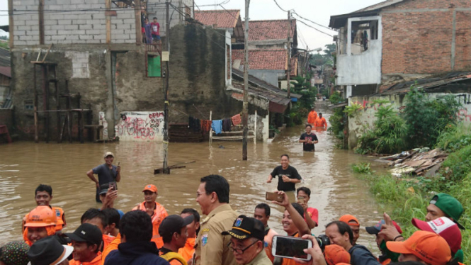 Ahok saat kunjungi kawasan banjir Cipinang Melayu