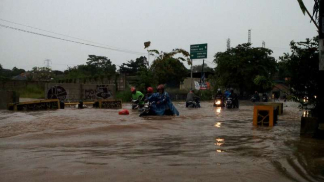 Bencana banjir yang melanda di salah satu kecamatan di Kabupaten Tangerang, Selasa (21/2/2017)