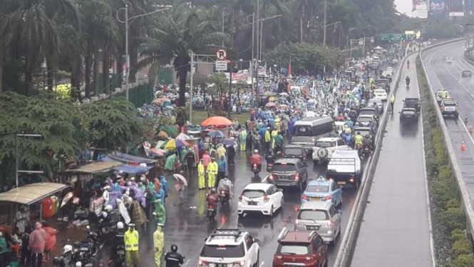 Massa aksi 212 terus berdatangan, Selasa, 21 Februari 2017.