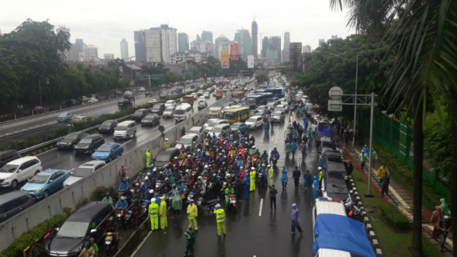 Kondisi lalu lintas di depan gedung DPR saat aksi 212