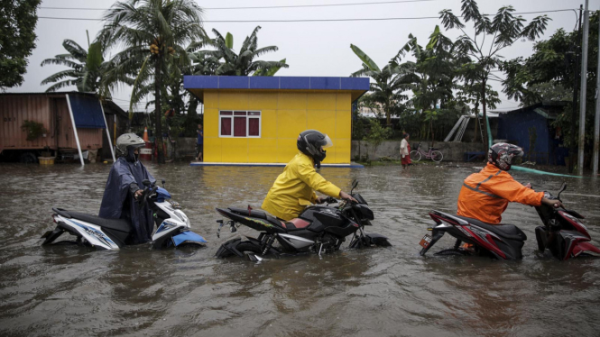 Banjir saat menerjang Jakarta 21 Februari 2017.