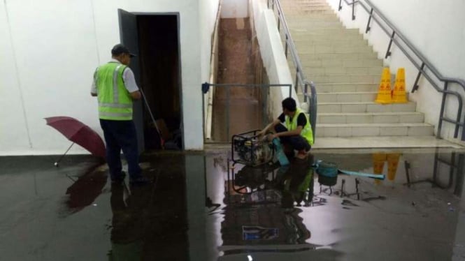 Genangan di Underpass Manggarai.