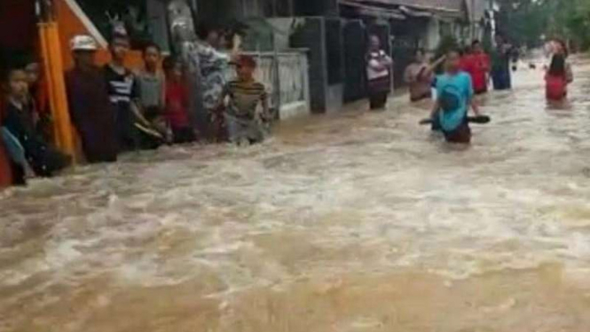 Banjir di Bekasi akibat tanggul yang jebol