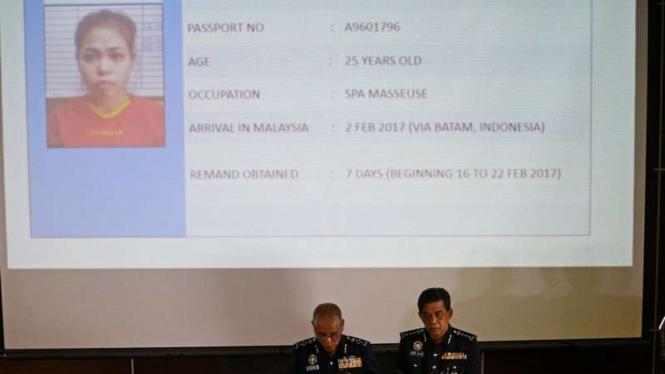 Polisi Malaysia tunjukkan identitas Siti Aisyah, tersangka pembunuh Kim Jong-nam, kakak tiri Pemimpin Korea Utara, Kim Jong-un. 