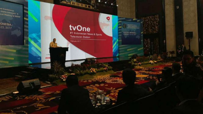 Chief Executive Officer tvOne, Anindra Ardiansyah Bakrie, saat berbicara dalam Islamic Cooperation Broadcasting Regulatory Authorities Forum di Bandung pada Rabu, 22 Februari 2017.