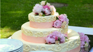 Mengapa Kue Pengantin Dibuat Tiga Tingkat?