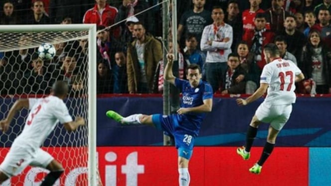 Pemain Sevilla, Pablo Sarabia bobol gawang Leicester City