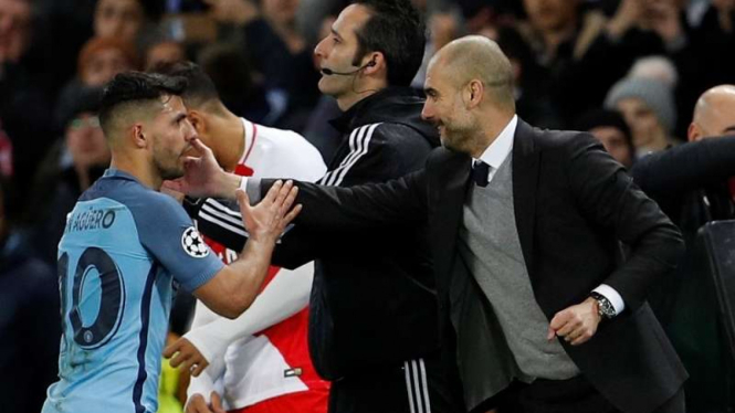 Pemain Manchester City, Sergio Aguero dan Pep Guardiola