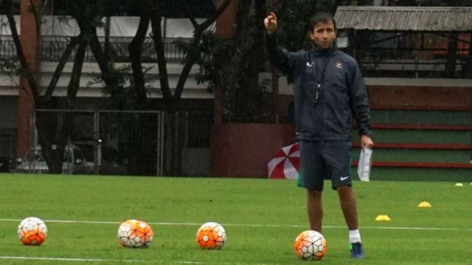 Luis Milla saat masih menangani Timnas Indonesia. 