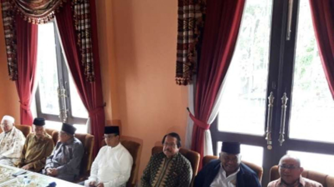 Cagub DKI Jakarta Anies Baswedan bertemu ulama dan Habaib Jakarta.