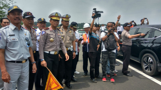 Kakorlantas Polri, Jasa Marga dan Kemenhub resmikan pembukaan jalan di Jembatan Cisomang.