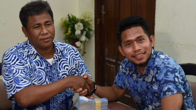 Manajer Persebaya Surabaya, Chusnul Faried bersama Andik Vermansah