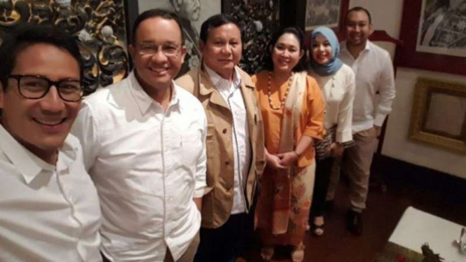 Sandiaga Uno dan Anies Baswedan saat bersama Prabowo Subianto, Titiek Soeharto dan Didit Hediprasetyo beberapa waktu silam. 