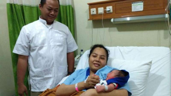 Bayi anak relawan Paslon 3 ini diberi nama Anies Sandi Hidayatulloh.