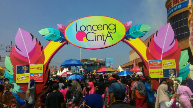 Jumpa fans bintang serial India Lonceng Cinta di Surabaya.