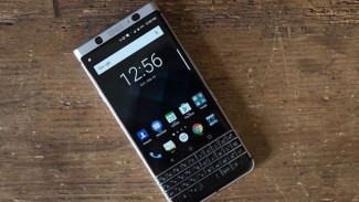 Ponsel BlackBerry 5G Suram