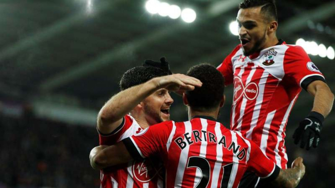 Para pemain Southampton merayakan gol