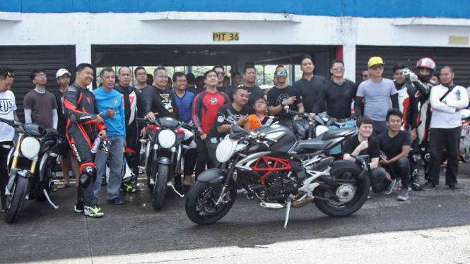 Acara safety riding MV Agusta di Sirkuit Sentul.