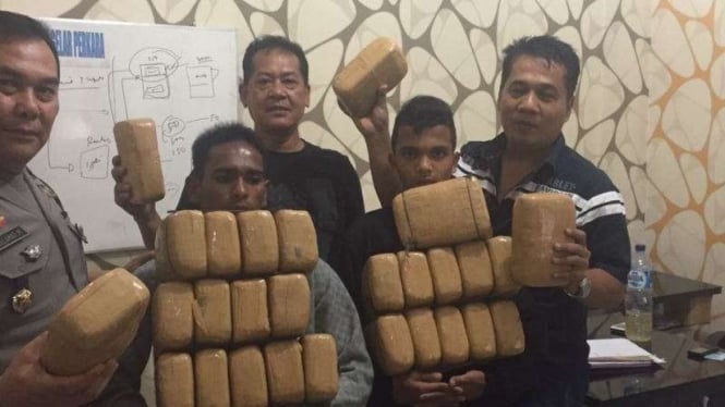 Polsek Patumbak tangkap pelajar bawa 30 kg ganja.