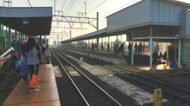 Suasana Stasiun Cisauk.