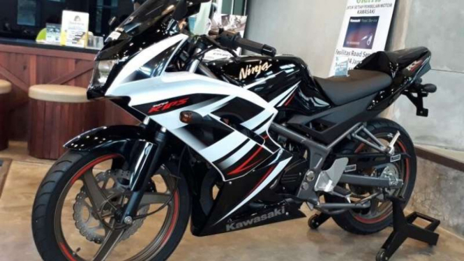 Kawasaki Ninja dua-tak produksi terakhir.