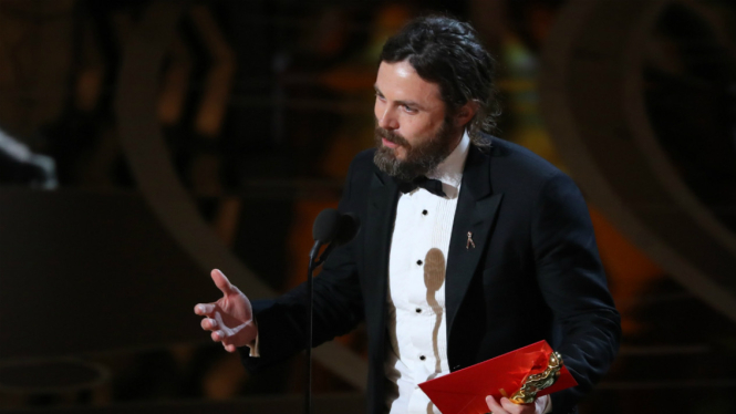 Casey Affleck meraih Piala Oscar 2017 untuk kategori Aktor Terbaik