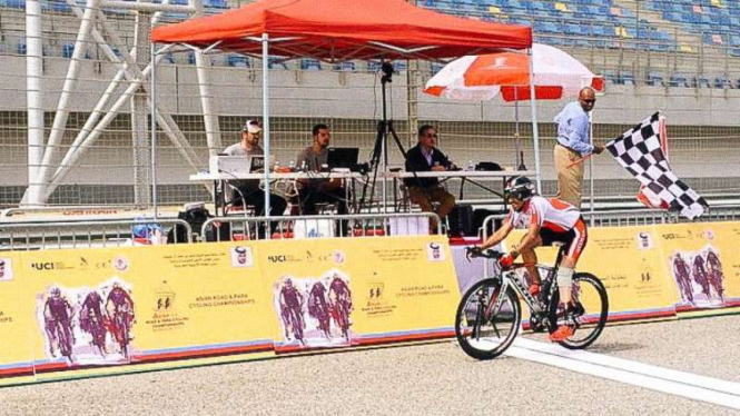 M Fadli saat menjalani debut dalam Kejuaraan Balap Sepeda Asia 2017 di Bahrain.