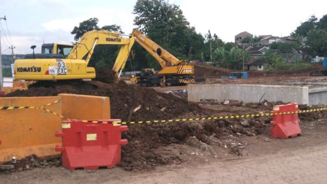 Proyek Pembangunan Jalan Tol Batang-Semarang.