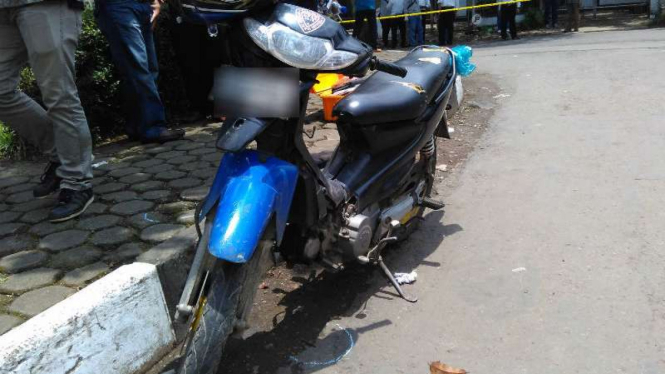 Sepeda motor yang diduga digunakan pelaku pengeboman di Cicendo, Bandung.