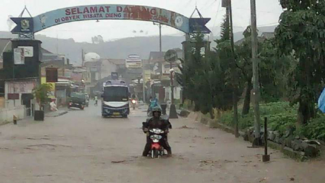 Kawasan pegunungan atau dataran tinggi Dieng di Kabupaten Wonosobo, Jawa Tengah, diterjang banjir dan longsor pada Minggu, 26 Februari 2017.