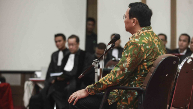 Basuki Tjahaja Purnama saat menjalani sidang.