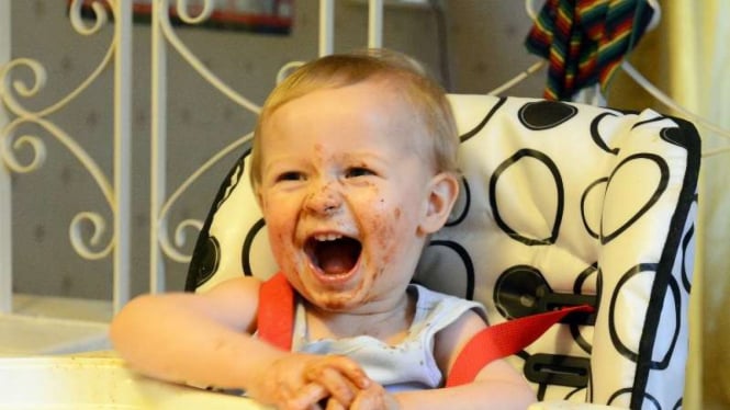 Ilustrasi bayi tertawa