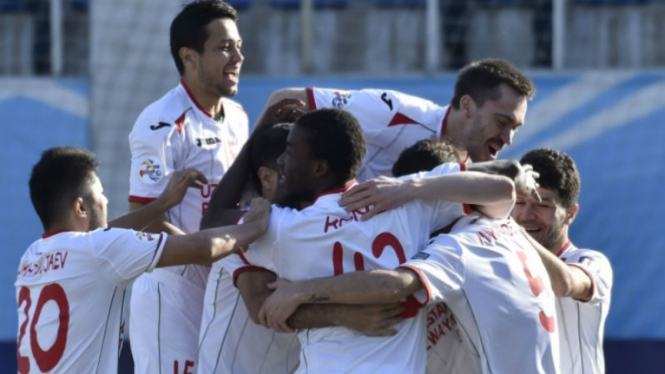 Para pemain Lokomotivs Tashkent merayakan gol ke gawang Al Ahli