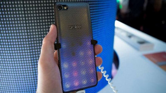 Smartphone Baru Alcatel Andalkan Modul dan LED Interaktif