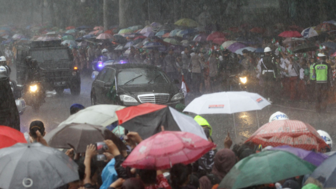 Hujan Sambut Kedatangan Raja Salman di Istana Bogor