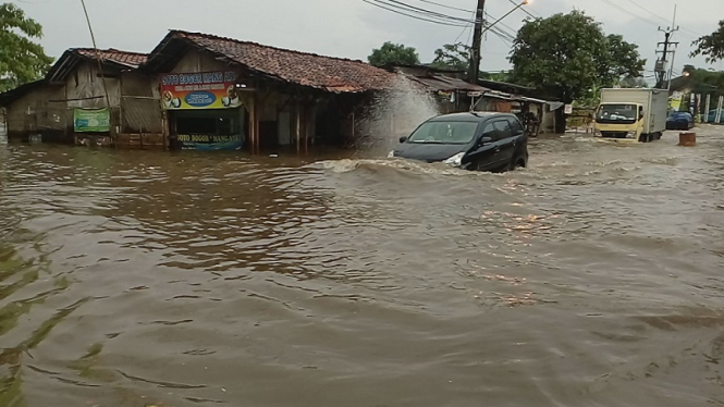 Banjir di kawasan Taman Duta Kota Depok
