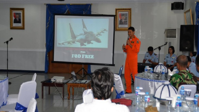 Sosialisasi keselamatan penerbangan di Makassar.