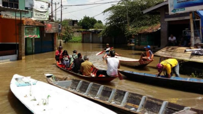 Banjir di  Jalan Andir Katapang, Baleendah, Bandung, Jawa Barat