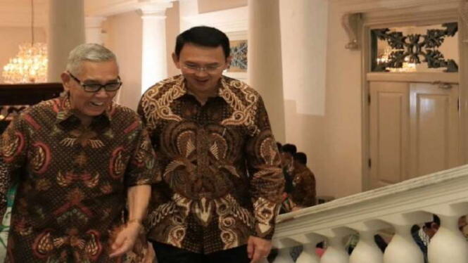 Gubernur DKI Basuki Tjahaja Purnama (Ahok) bersama mantan Wapres Try Sutrisno.