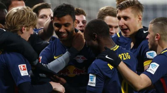 Pemain RB Leipzig rayakan gol