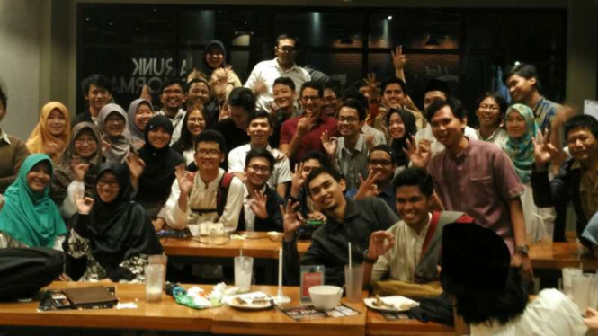 Sekelompok mahasiswa UI dukung  Anies-Sandi