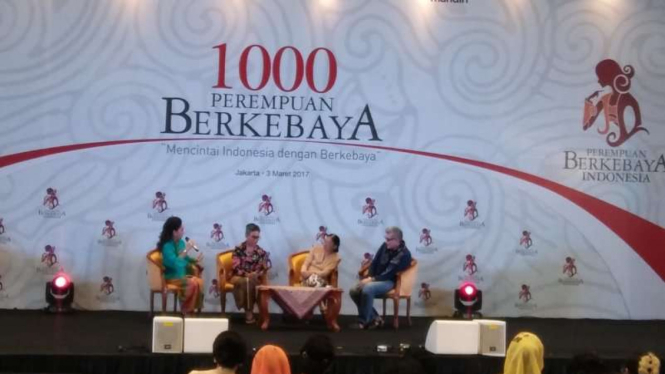1000 perempuaan Indonesia berkebaya