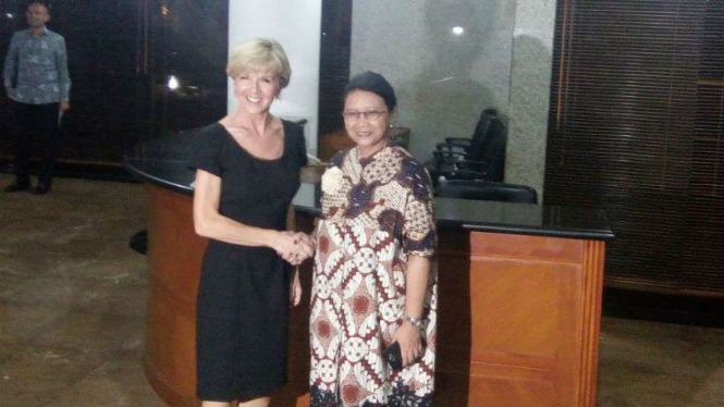 Menteri Luar Negeri Australia Julie Bishop bersama Menteri Luar Negeri Retno Marsudi.